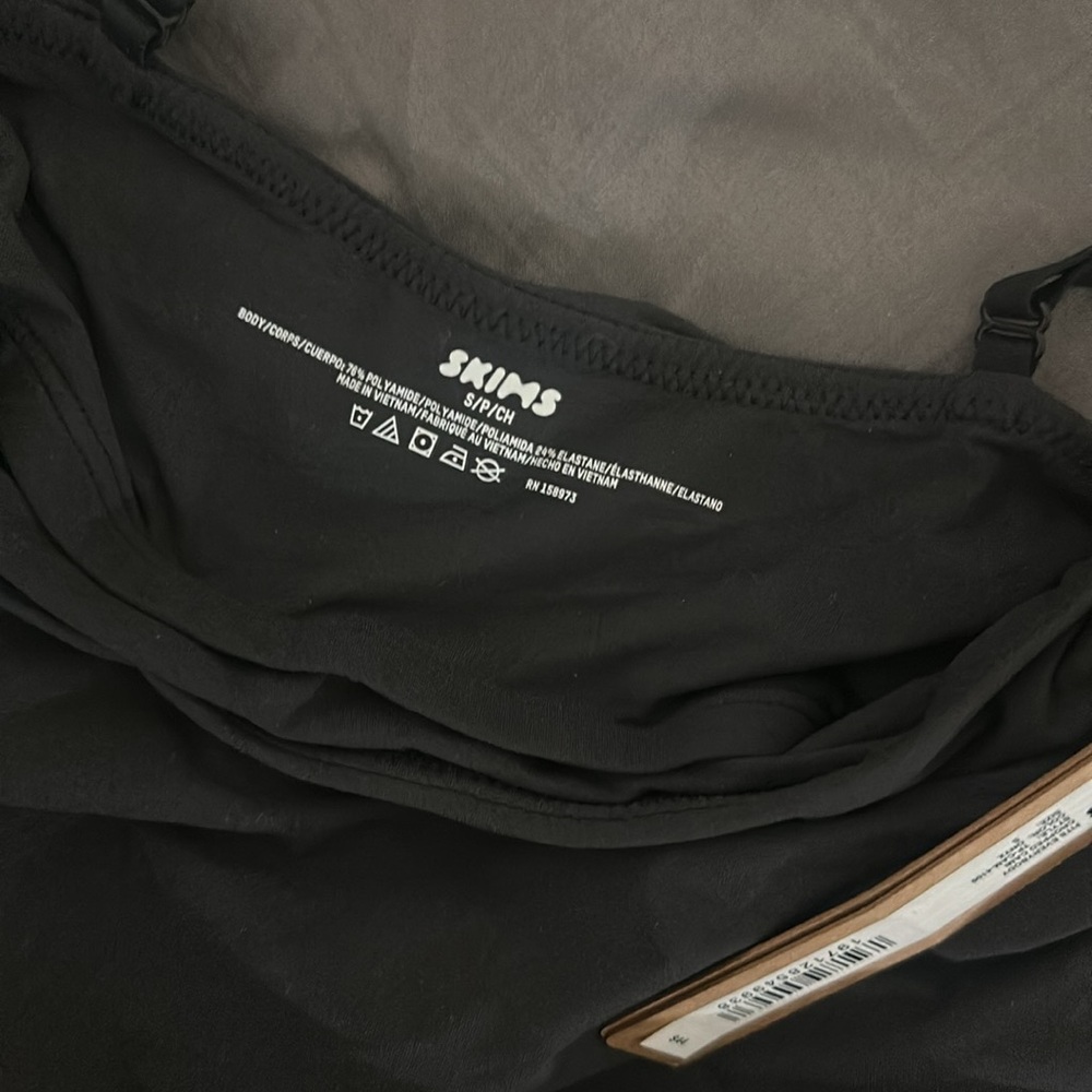 (TAG on) SKIMS Cropped Cami - Picture 7 of 7